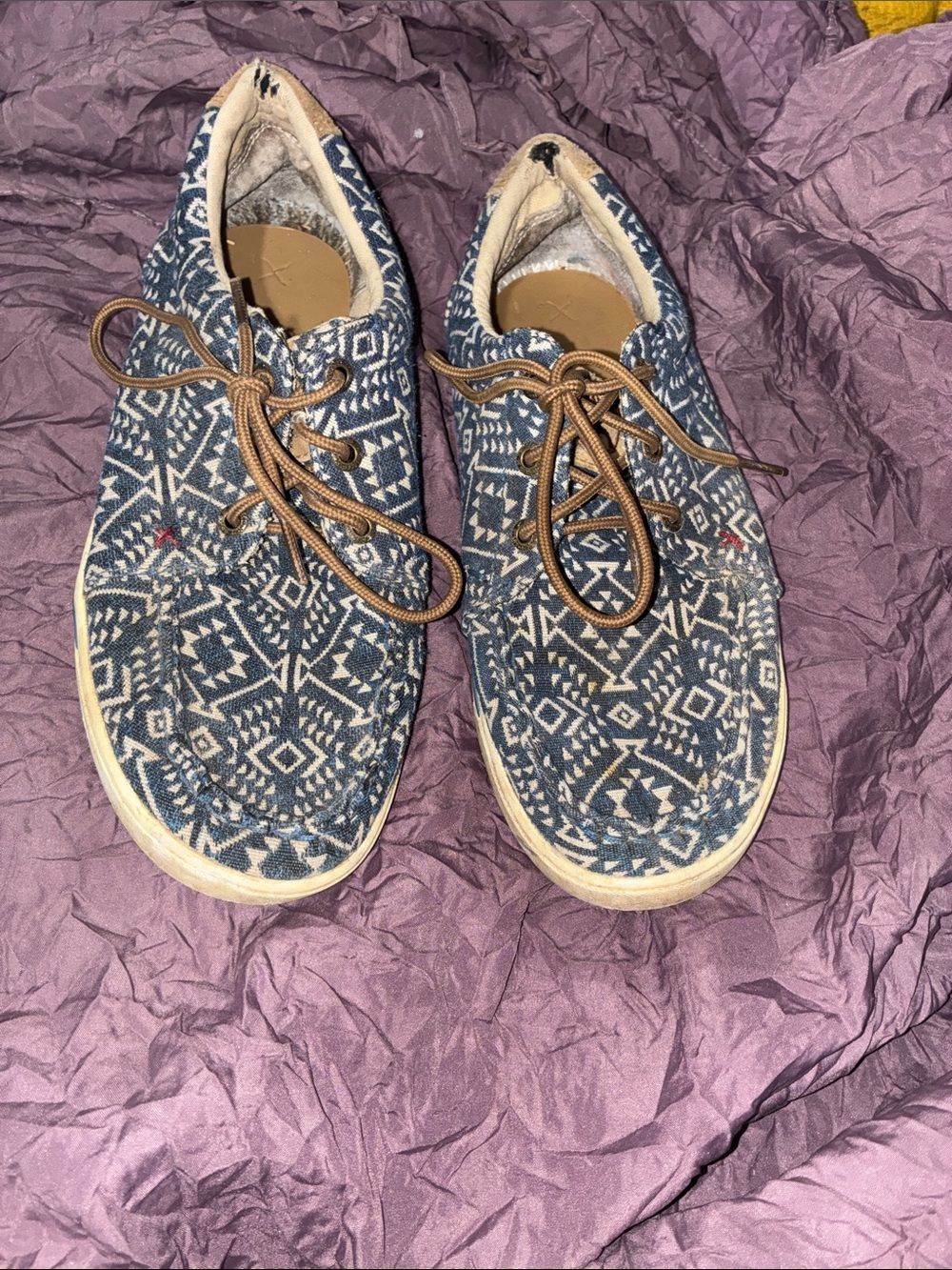Hooey Navy Aztec Canvas Low-Top Sneakers with Brown Laces